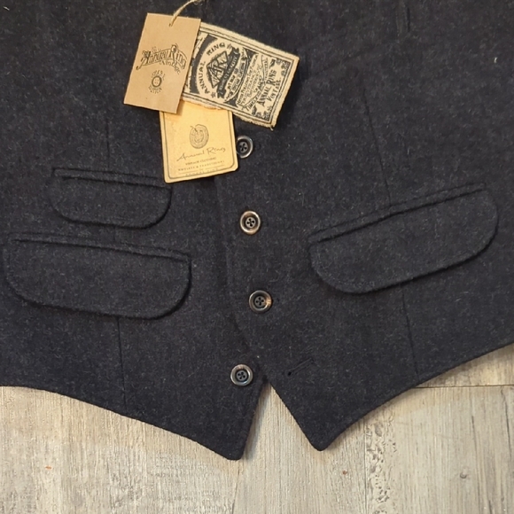 Black Wool Vest with Button Closure - Picture 3 of 8